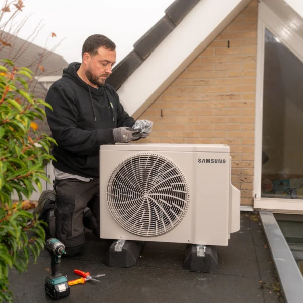 Zonneman installeert airconditioning