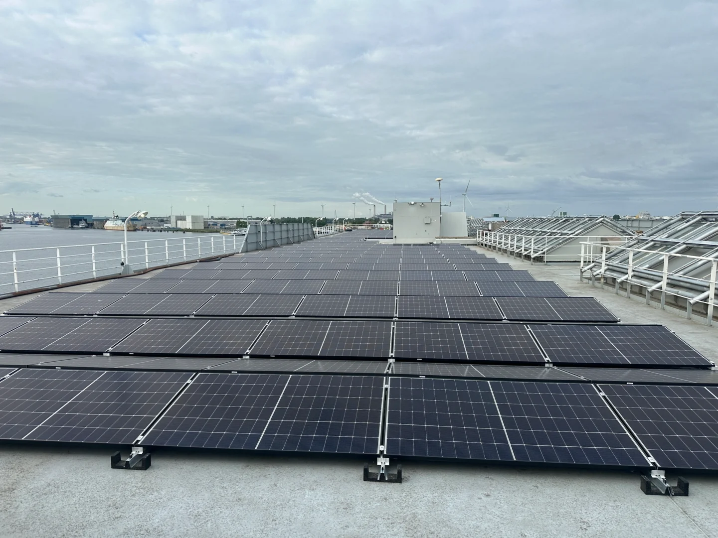 Zakelijk zonnepanelenproject Zonneman