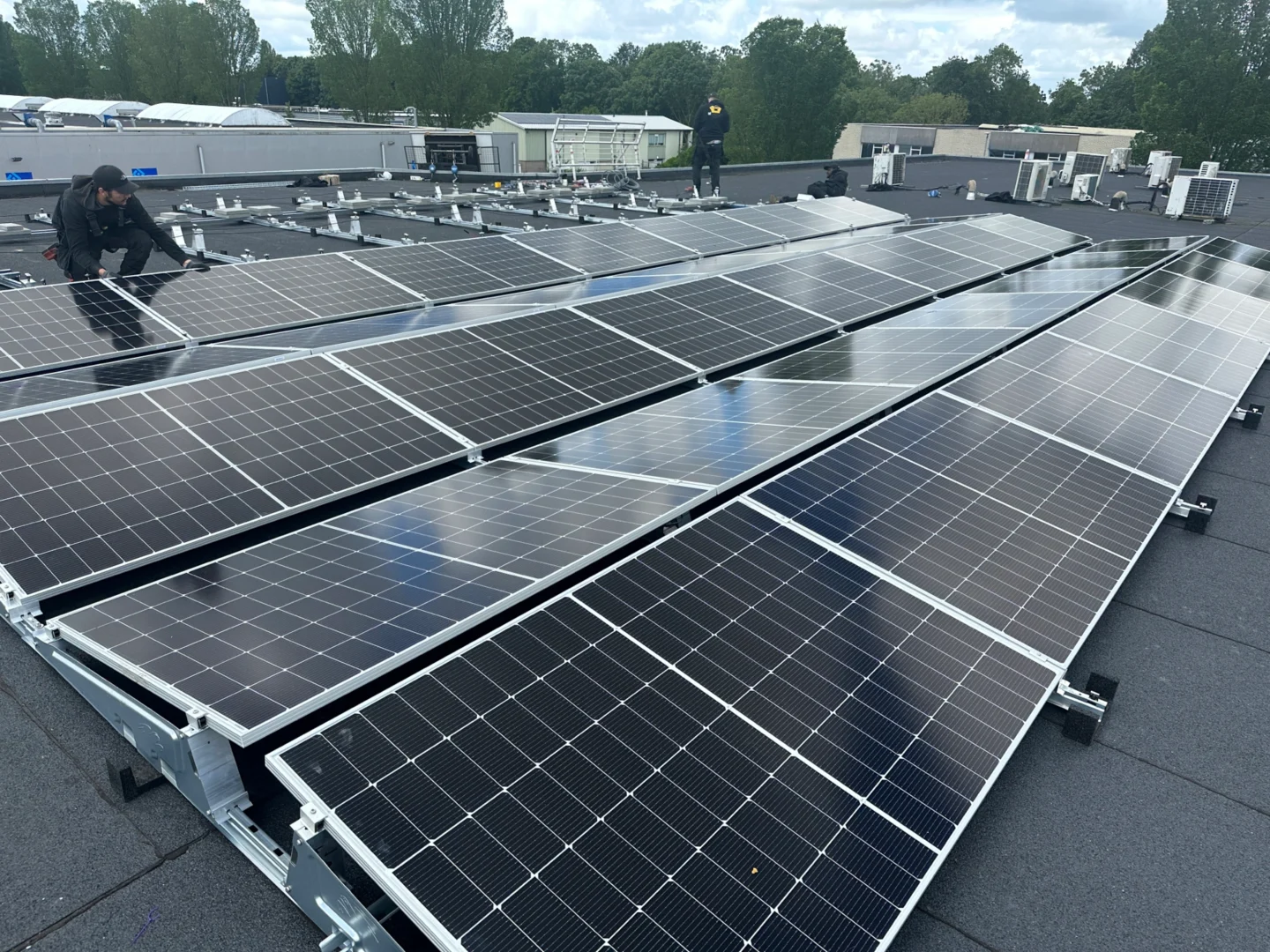 Zakelijk zonnepanelenproject Zonneman